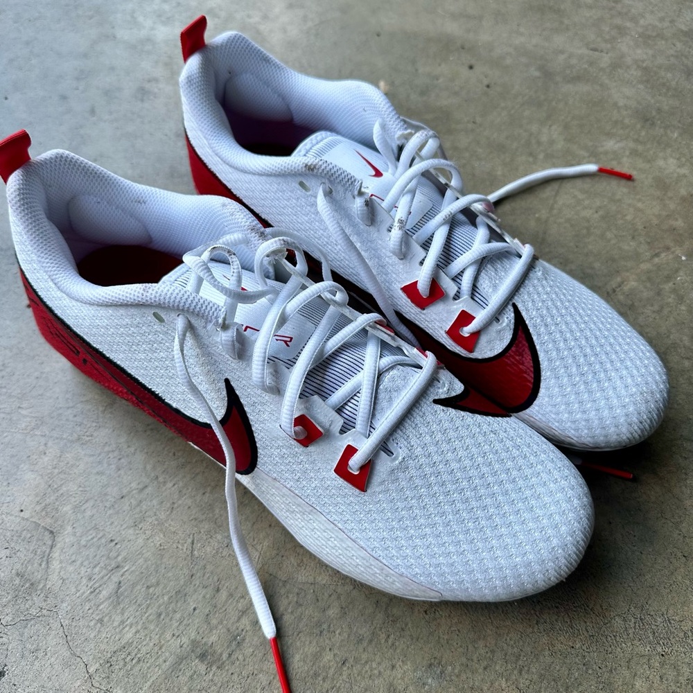 Nike White and Red Athletic Shoes Sleek Design